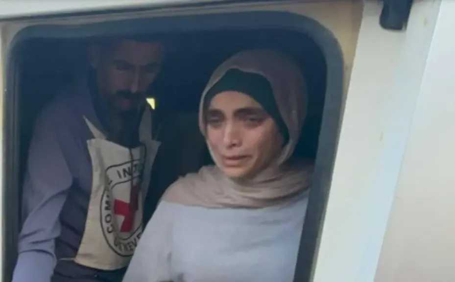 وصول دفعة جديدة من الأسرى المحرَّرين إلى غزة بعد صفقة التبادل… وإسعاف عاجل لتسنيم الهمص