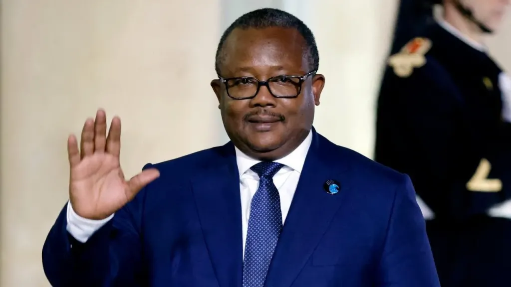 بعد الانقلاب… الرئيس المخلوع عمر سيسوكو إمبالو يصل إلى السنغال بوساطة إيكواس