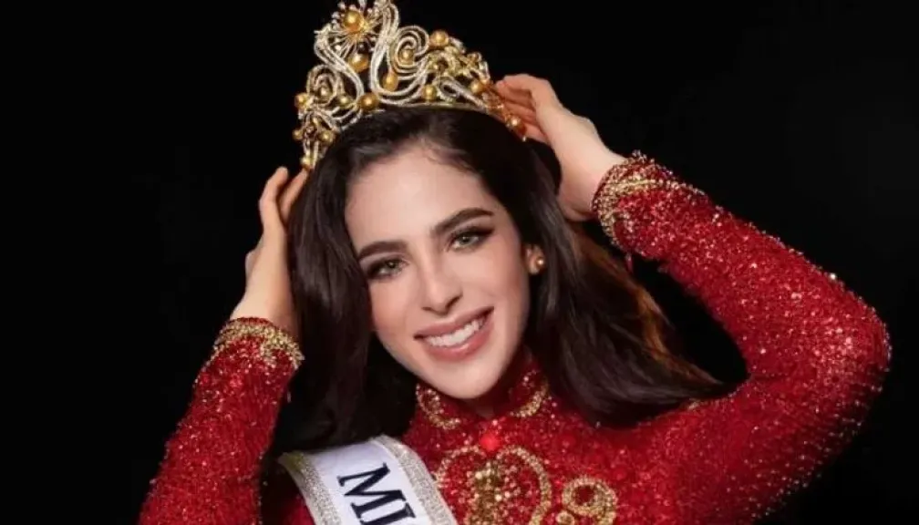 فضيحة ملكة جمال الكون 2025.. اتهامات احتيال وسقوط مدوٍّ يهز عرش المسابقة العالمية