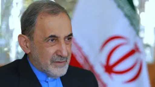 خلاف إماراتي–إيراني يعود للواجهة… مستشار المرشد الأعلى يصعّد ضد بيان مجلس التعاون الخليجي ويهاجم أبوظبي بلهجة غير مسبوقة