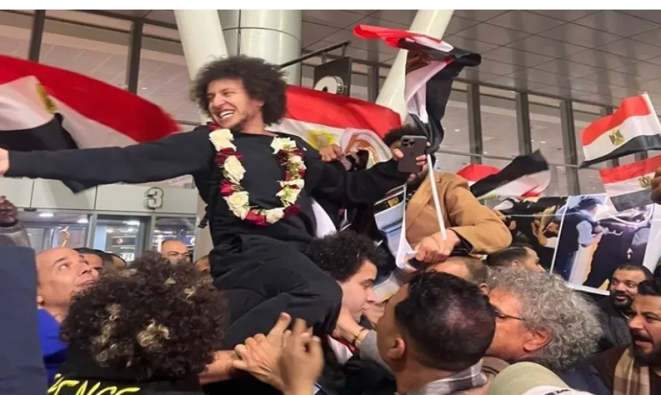 عودة أحمد عبدالقادر ميدو إلى القاهرة بعد إسقاط التهم.. بطل مواجهة الهجمات على السفارة المصرية في لندن