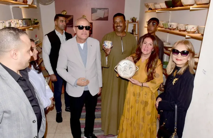 محافظ الأقصر والسفيرة الأمريكية يتفقدان مشروعات «إحياء إسنا التاريخية» بعد فوزها بجائزة الآغا خان 2025