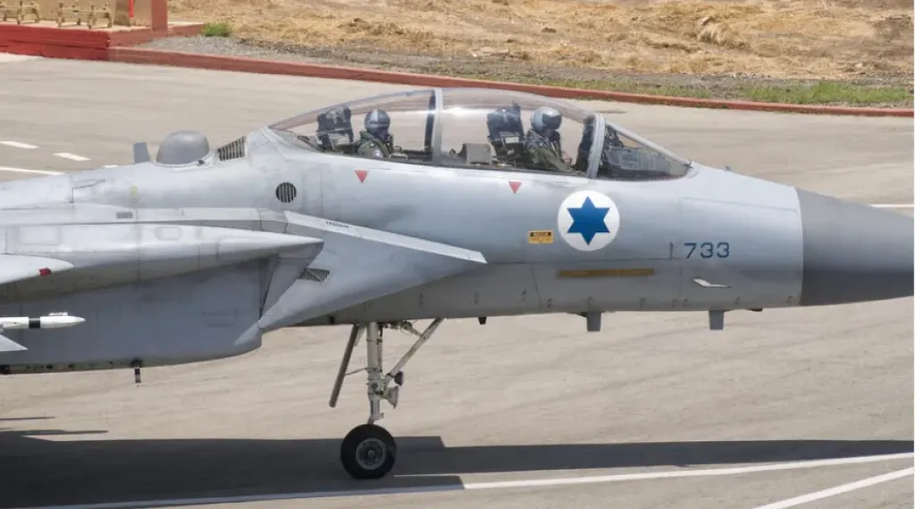 فضيحة مدوية في سلاح الجو الإسرائيلي.. محاكمة نصف طلاب دورة الطيران بعد شرب البيرة وإرسالهم للسجن