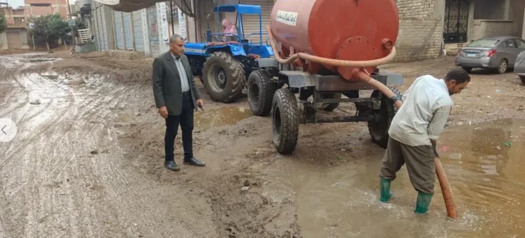 محافظ كفر الشيخ يتابع أعمال كسح مياه الأمطار بدسوق ويعلن الاستعداد الكامل لمواجهة التقلبات المناخية