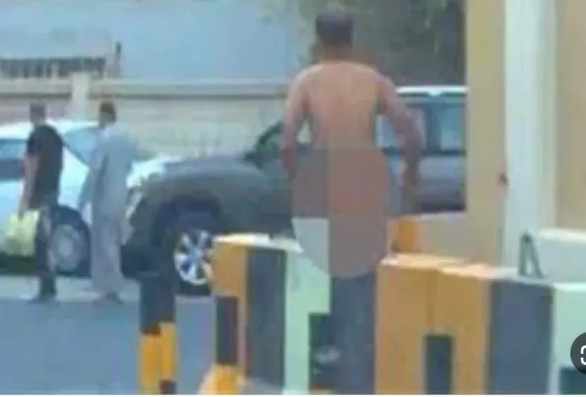عامل دماغ ... ضبط خليجي يسير عاريا داخل كمبوند شهير بالشيخ زايد
