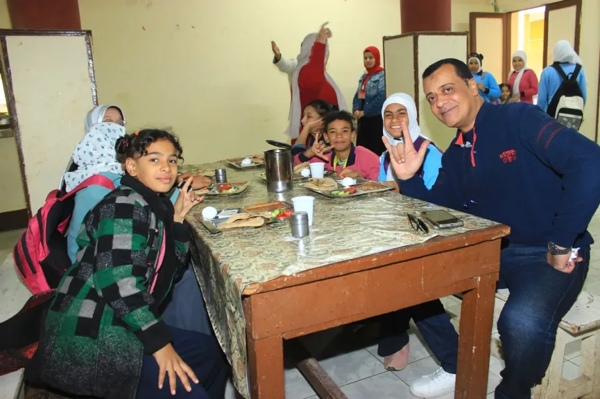 وكيل تعليم سوهاج يتابع انتظام العملية التعليمية بمدرسة الأمل للصم وضعاف السمع ويؤكد: رعاية متكاملة وجودة في التغذية