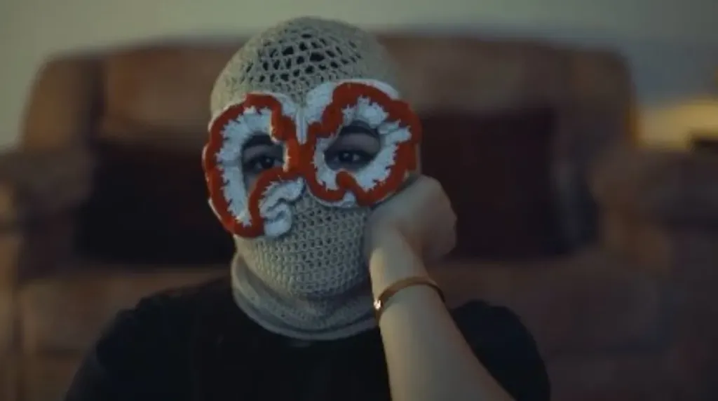 غضب تووليت بسبب انتحال اسمه وقناعه الفني: «مليش أي علاقة بتووليتة»