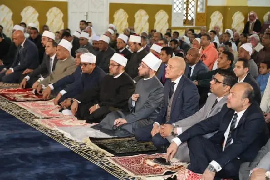 وزير الأوقاف ومحافظ الأقصر يؤديان صلاة الجمعة بمسجد ”الحجاجي” بالكرنك ضمن احتفالات المحافظة بعيدها القومي