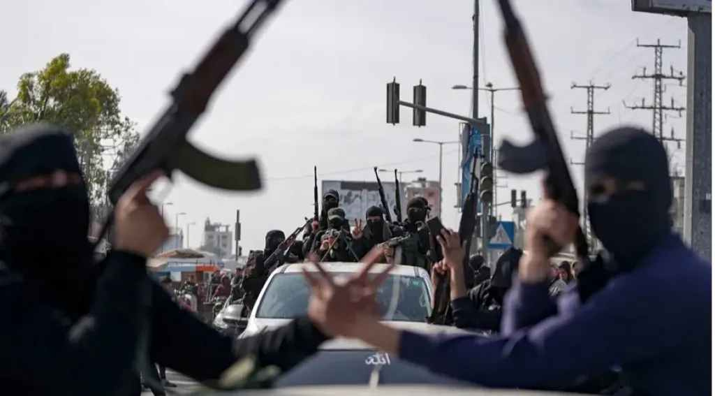 غزة على حافة «الصوملة».. ميليشيات مسلحة تترسخ شرق «الخط الأصفر»