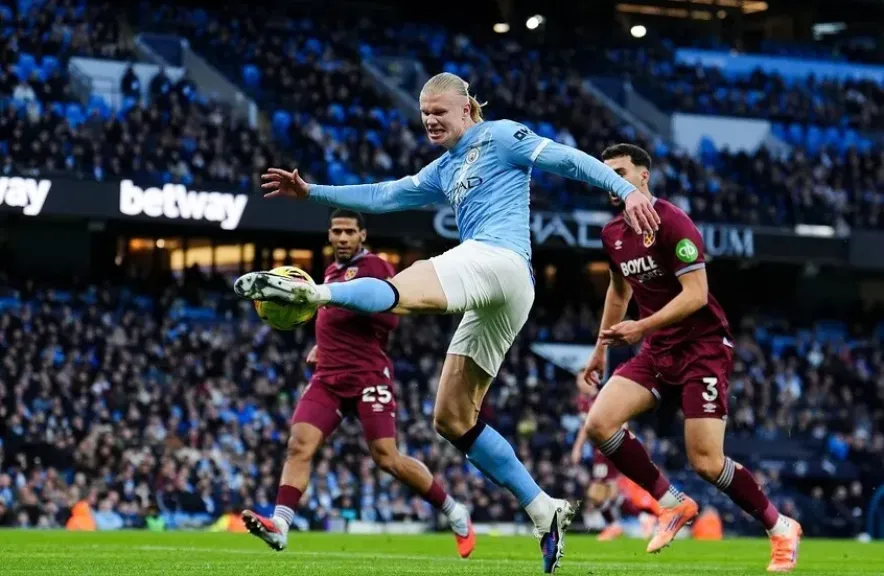 هالاند يحطم رقم رونالدو في الدوري الإنجليزي الممتاز