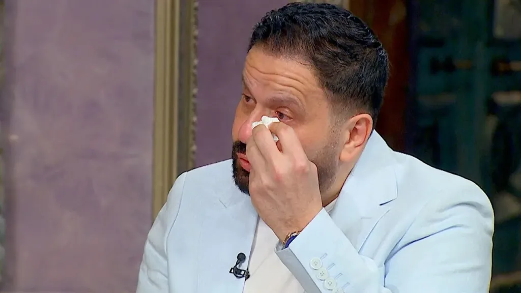 نقابة المهن التمثيلية تطمئن الجمهور على الحالة الصحية للفنان إدوارد بعد ظهوره على كرسي متحرك