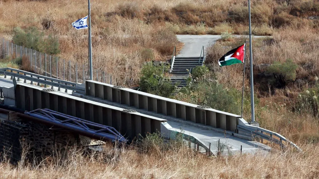 حملات إسرائيل لبث الرعب وتهيئة الداخل للتشدد بصناعة الخطر الوهمي