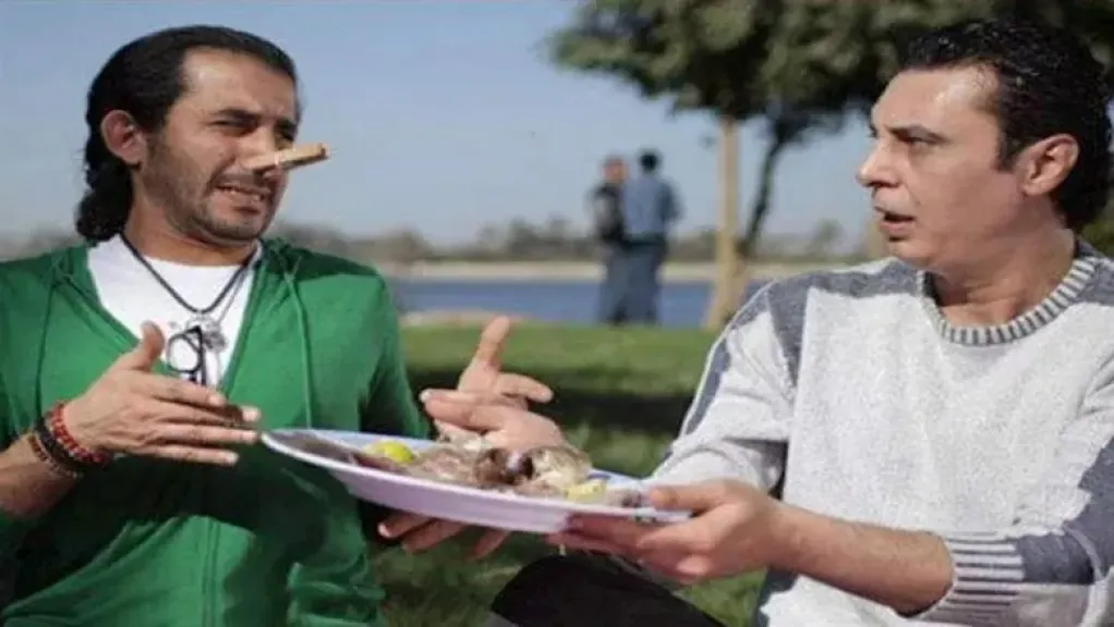 وفاة الفنان طارق الأمير نجم فيلم ”عسل أسود” عن عمر يناهز 60 عامًا